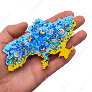 Kühlschrankmagnet Landkarte der Ukraine, Handgemalter Magnet in Gelb und Blau, Geschenk für Freund, Petrykivka Malerei, Ukrainische Volkskunst
