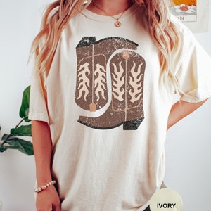 Vintage Western Cowboy Boots Shirt Gift for Cowgirl Comfort Colors® Oversized Trendy Graphic Tee Country Shirt for Woman Retro Western shirt