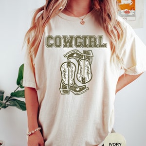 Vintage Western Cowboy Boots Shirt Gift for Cowgirl Comfort Colors® Oversized Trendy Graphic Tee Country Shirt for Woman Retro Western shirt