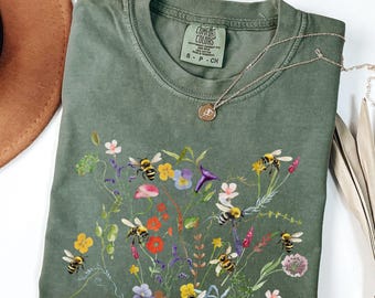 Vintage Bee Botanical Shirt Cottagecore Boho Flower Tshirt Comfort Colors® Wildflower Tee Bee Lover Gift Aesthetic Floral Garden Outfit