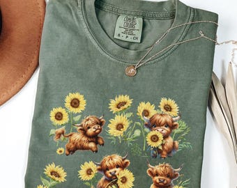 Cottagecore Highland Cow Shirt Wildflower Cow Tshirt Aesthetic Floral Animal Tee Cow Lover Gift Comfort Colors® Oversized Country Farm Tee