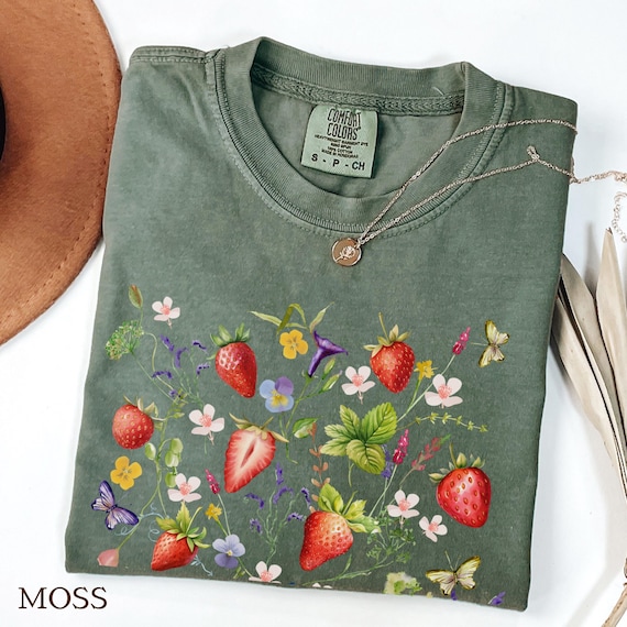 Strawberry Wildflower Shirt Cottagecore Berries Tshirt Comfort Colors® Summer Fruit Lover Gift Botanical Garden Tee Aesthetic Floral T-shirt