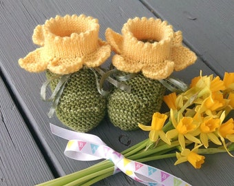 Baby Booties KNITTING PATTERN - Daffodil - Seamless, Petal Cuff, in Five Sizes - Digital Download PDF