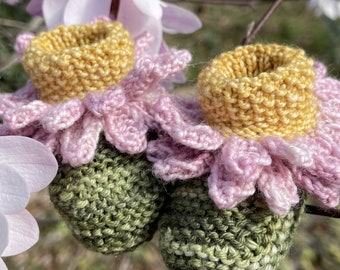 Baby Booties KNITTING PATTERN - Bouquet - Seamless, You Choose Petals, in Five Sizes - Digital Download PDF