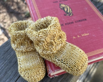 Baby Booties KNITTING PATTERN - Honeycomb- Seamless, Cables, in Five Sizes - Digital Download PDF