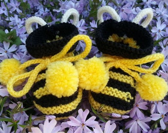 Baby Booties KNITTING PATTERN - Bumblebee - Seamless, with Wings, in Five Sizes - Digital Download PDF