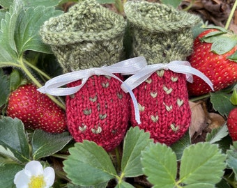 Baby Booties KNITTING PATTERN - Strawberry - Seamless, in Five Sizes - Digital Download PDF
