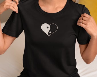 T-shirt coeur Yin Yang, inspirant T-shirt, t-shirt Ying Yang, t-shirt graphique, chemise Yin Yang, cadeau coeur Yin Yang, cadeau mignon, t-shirt coeur