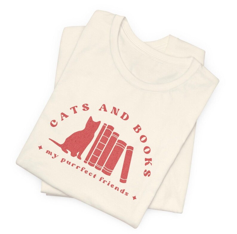 T-shirt femme amateur de livres et de chats T-shirt mignon sur le thème des chats et des livres Cadeau parfait pour les lecteurs et les propriétaires de chats T-shirt chats et livres image 1