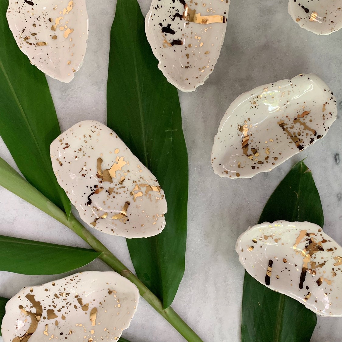 Gold Splatter Oyster Bowl - Petit Plat en Céramique, Annulaire Or, Bibelot