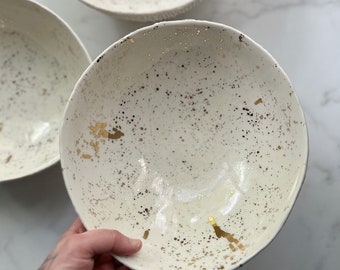 Grote gouden Splatter Geode Bowl - keramische serveerschaal, handgemaakt aardewerk, fruitschaal