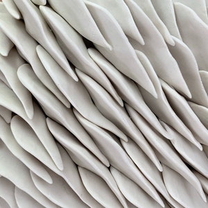 Magnolia - Microazulejo de porcelana - Escultura de pared de cerámica texturizada Arte de pared Flor