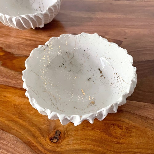 Medium Gold Splatter Scallop Bowl - Gold White Ceramic Bowl, Handmade shops Ceramic Bowl, Large Serving Bowl, Fruit Bowl