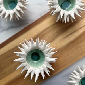 Crystal Jade Green Urchin Bowl – Porcelain Sea Urchin Inspired Ceramic Art – Handmade Coastal Decor – Modern Ocean-Inspired Sculpture