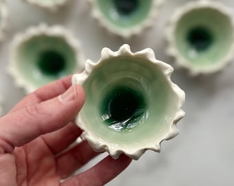 Tiny Scallop Bowl, Jade Green - Pinch Bowl, Zoutschotel, Keramische Ringschotel, Kleine Porseleinen Kom