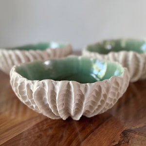 Jade Green Medium Scallop Bowl Green and White Textured Ceramic Serving Bowl, Handmade Pottery Bowl, Catch All image 3