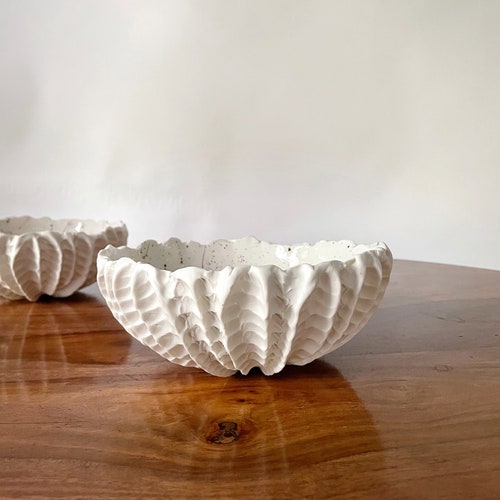 Medium Gold Splatter Scallop Bowl - Gold White Ceramic Bowl, Handmade shops Ceramic Bowl, Large Serving Bowl, Fruit Bowl