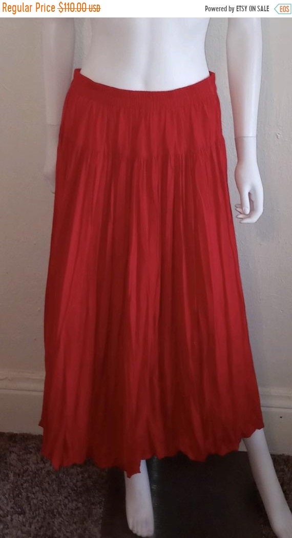 SALE Closing Shop SALE Red pleated skirt