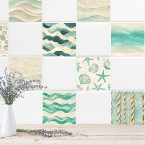 Könnte beinhalten: Neun quadratische Fliesenaufkleber mit Strandthema. Die Fliesen zeigen verschiedene Designs, darunter Muscheln, Seesterne und Meereswellen in Blautönen und Grüntönen.