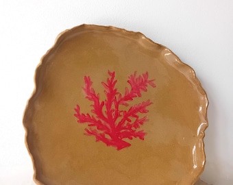 Assiette en grès faite main motif algue - Plat de service sensation de plage (23 x 22 cm)