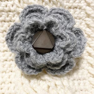Gray Heather Crochet Flower Brooch – Vintage Button Pin, Handmade Floral Accessory, Wool Blend Lapel Pin, Gift for Her