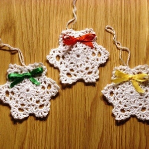 Adorno de encaje copo de nieve ornamento - ornamento blanco copo de nieve - copo de nieve arco ornamento - Crochet encaje ornamento de copo de nieve - Navidad copo de nieve