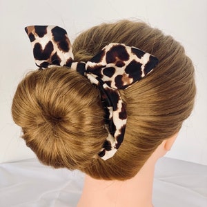 Cheetah animal print knit bow crunchie hair tie, Animal Print Scrunchie, Cheetah Scrunchie, bow scrunchie