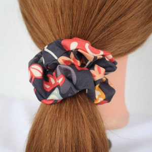 Gray floral print cotton Scrunchie hair tie with coral and yellow flowers ~ 90&#39;s fashion ~ kids ~ adult fashion ~ teen fashion