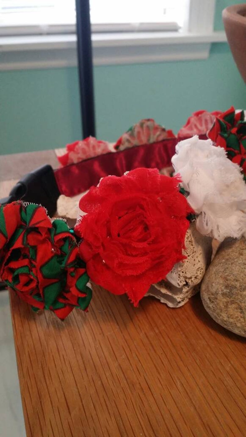 22 inch shabby-chic Christmas dog collar merry