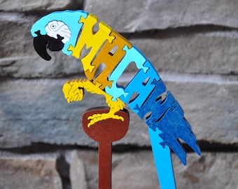 Rompecabezas de madera con figura de guacamayo azul y dorado, juguete de madera cortado a mano, arte tropical
