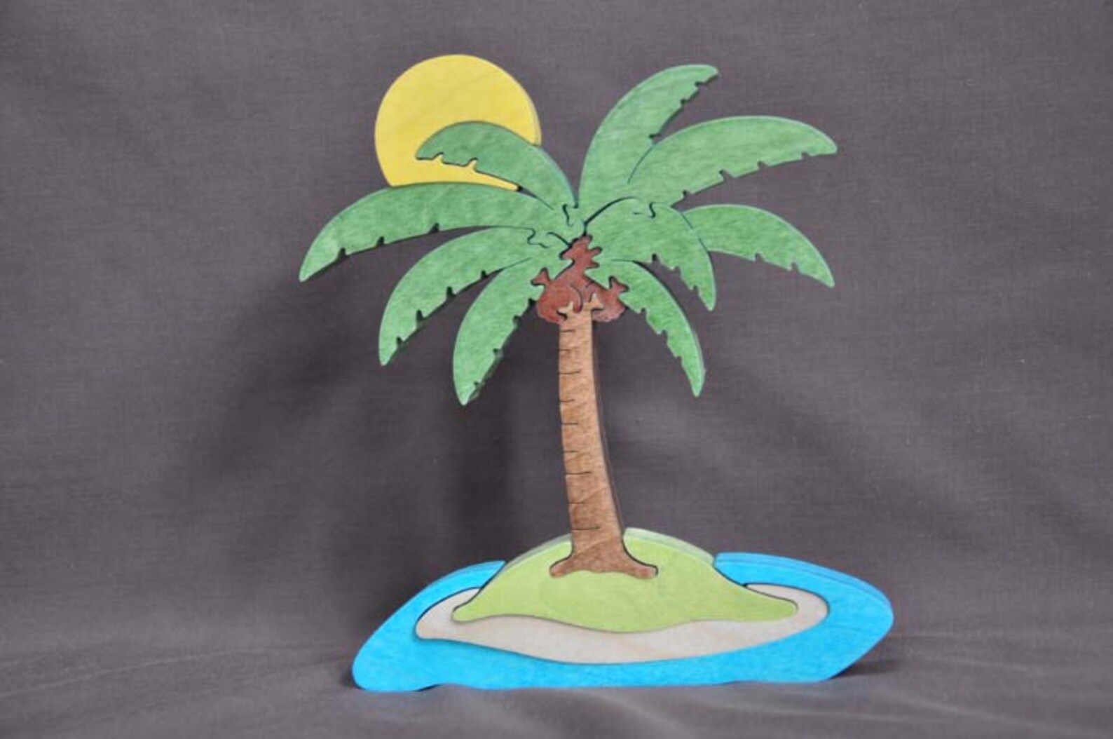 Цикас revoluta. Кора финиковой пальмы. Дерево из пальм 5 букв. Пальма дерево. Равенала мадагаскарская.