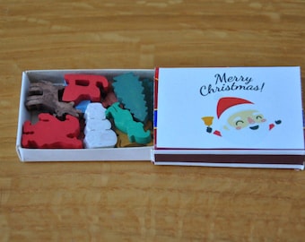Miniatura de Papá Noel en caja de cerillas de madera teñida para Navidad, adorable regalo