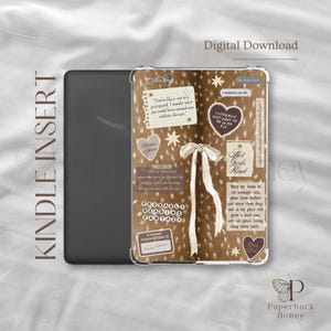 Puede incluir: Una funda para Kindle con un diseño moteado marrón y blanco, adornada con pegatinas y texto. La funda presenta un lazo, estrellas y frases como "Hot Girls Read" y "Probably Reading Fantasy". Las palabras "Digital Download" también son visibles.