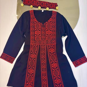 Palestinian Baby Black Thobe – Red Embroidery (1–4Y) abaya- kaftan-مطرزات شرقيه -ثوب فلاحي -تطريز فلسطيني