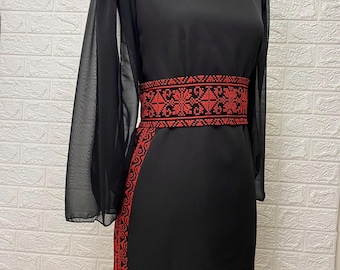 Vestido negro hecho a pedido con bordado rojo مطرزات شرقيه -ثوب فلاحي -تطريز فلسطيني