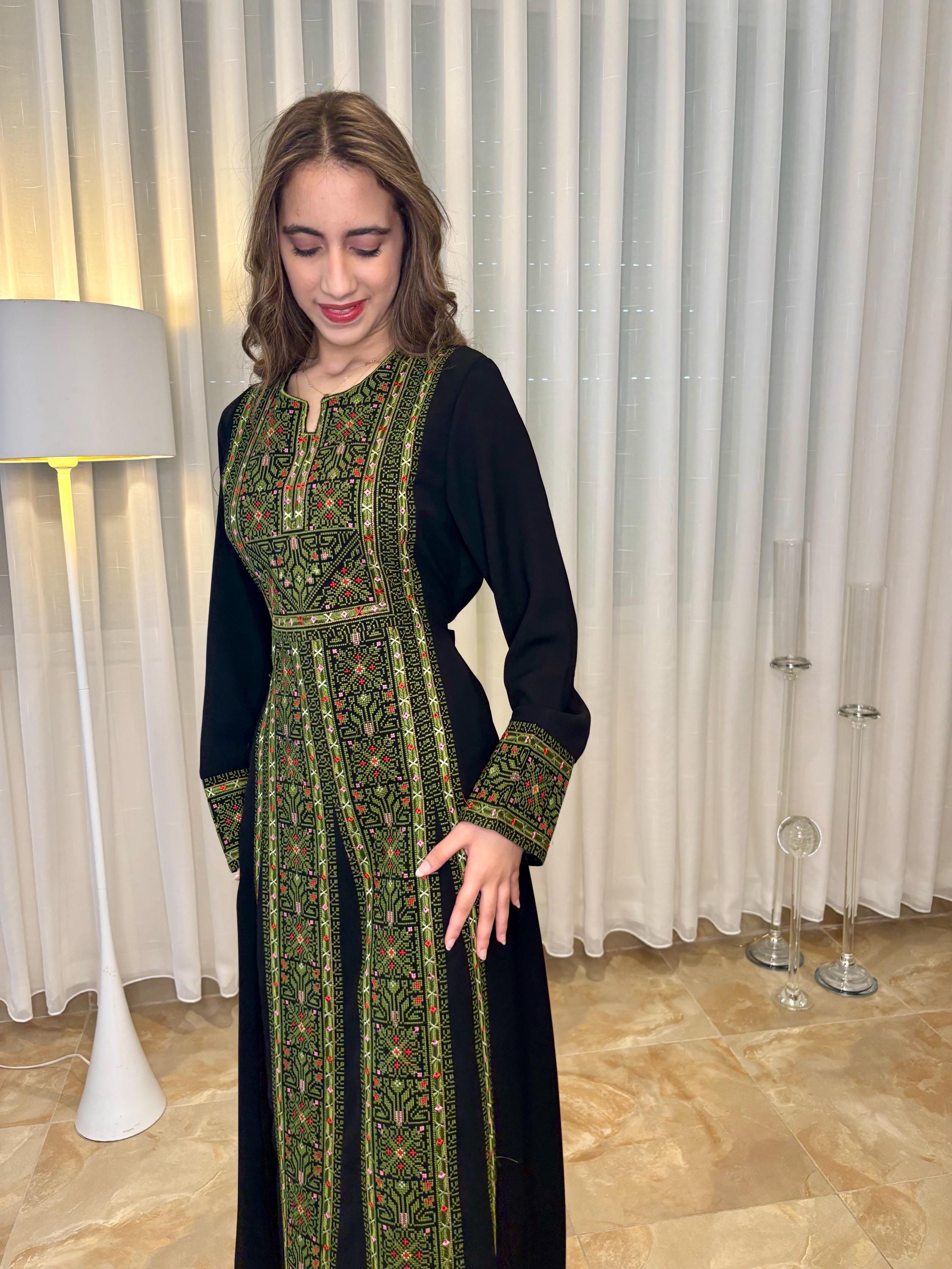 Palestinian Traditional Maxi Thobe with Olive Green Tatreez abaya- kaftan-مطرزات شرقيه -ثوب فلاحي -تطريز فلسطيني