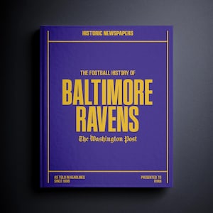 Regalo de los Baltimore Ravens: Libro con la historia del fútbol americano profesional en titulares de periódicos. Artículo personalizado para fans de los Ravens. Nombre impreso en la portada.