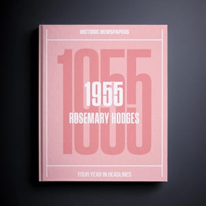 Puede incluir: Un libro rosa titulado "1955" con el texto "Historic Newspapers" y "Your Year in Headlines". La portada presenta el nombre "Rosemary Hodges" en blanco. El número "1955" se muestra en una fuente grande y rosa.