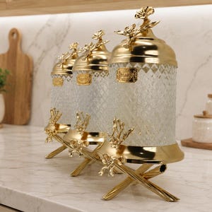 Set di 3 barattoli dorati, contenitori in vetro per caffè, tè e zucchero, lussuosi complementi d'arredo per la cucina, barattolo decorativo dorato con supporto, regalo per l'inaugurazione della casa per lei.