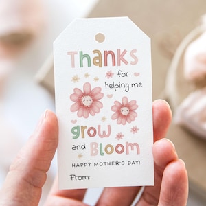 Étiquette Merci de m'avoir aidé à grandir et à fleurir, étiquettes de cadeau imprimables de bonne fête des mères, étiquette cadeau fleurs fleur plante fête des mères