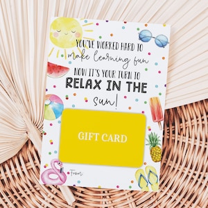 Porta carte regalo "Estate, il tuo turno per rilassarti al sole", etichette stampabili per bomboniere di fine anno scolastico, etichetta regalo di apprezzamento per l'insegnante del sole