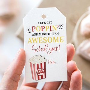Let's get poppin' et faire une étiquette d'année scolaire géniale, étiquettes de faveur à imprimer pour la première journée d'école, étiquette-cadeau pop-corn pour la rentrée des classes