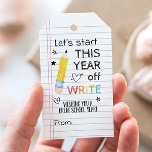 Commençons cette année par une étiquette d'écriture, étiquettes de faveur imprimables pour la première journée d'école, étiquette-cadeau pour la rentrée des classes, bloc-notes