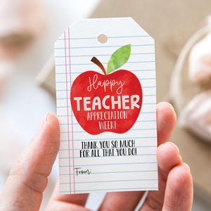 Etiqueta para comemorar a Semana de Agradecimento aos Professores, Etiquetas para Lembrancinhas de Fim de Ano Letivo para Imprimir, Etiqueta para Presente de Agradecimento aos Professores com Maçã e Bloco de Notas