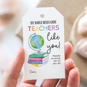 Etiqueta "El mundo necesita más profesores como tú", etiquetas imprimibles para recuerdos de fin de curso, etiqueta de agradecimiento para profesores de Globe Books