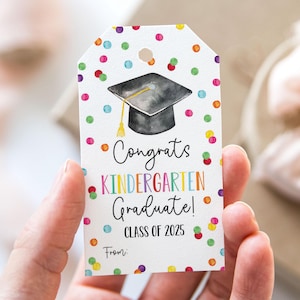 Etiqueta de graduación de jardín de infantes de 2025, etiquetas de regalo de fin de año escolar imprimibles, sombrero de felicitaciones para graduados de jardín de infantes, etiqueta de regalo para fiesta de graduación
