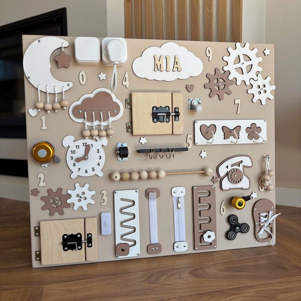 Tablero de actividades Montessori de madera personalizado para niños pequeños – Tablero de actividades sensoriales – Regalo para bebé con nombre personalizado – Juguete para el primer cumpleaños