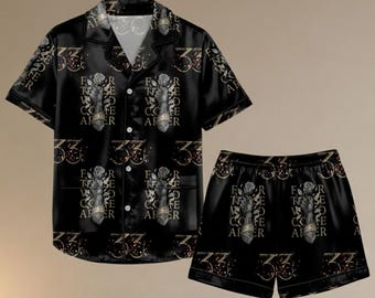 Pigiama corto in raso Expedition 33, pigiama per lui "For Those Who Come After Quote", gadget per fan di Gustave Clair Obscur, abbigliamento tributo al gioco