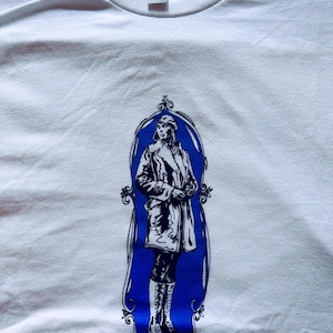 Camiseta unisex Amelia Earhart talla grande en color blanco