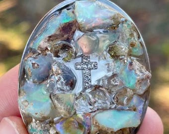 Opal Rohedelsteine Christian Kreuz Oval Anhänger